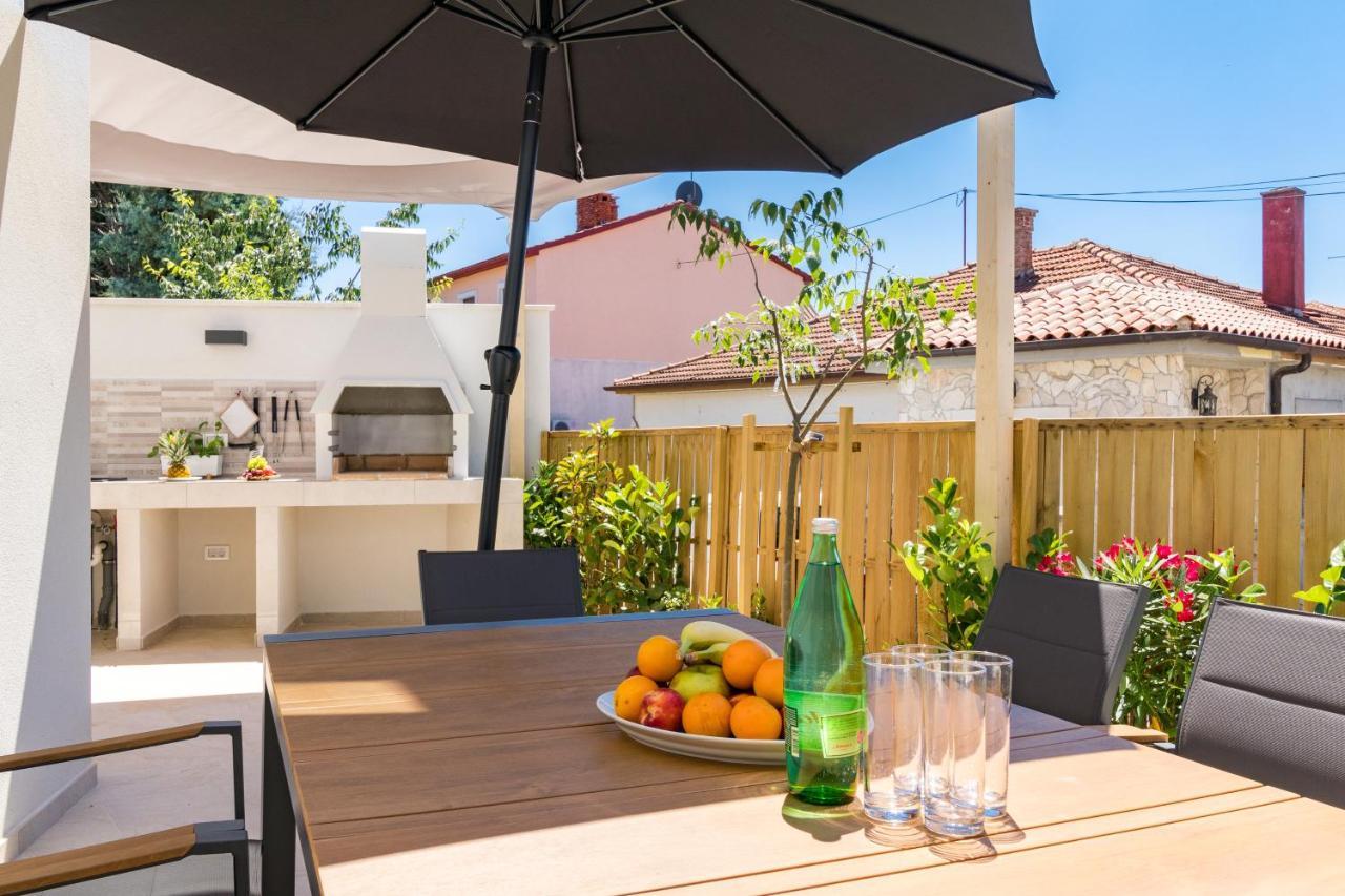 Villa Elena Deluxe Mit Whirlpool Und Beheiztem Pool Am Meer Und Wunderschoenen Blick Auf Die Brijuni Inseln Fažana Esterno foto