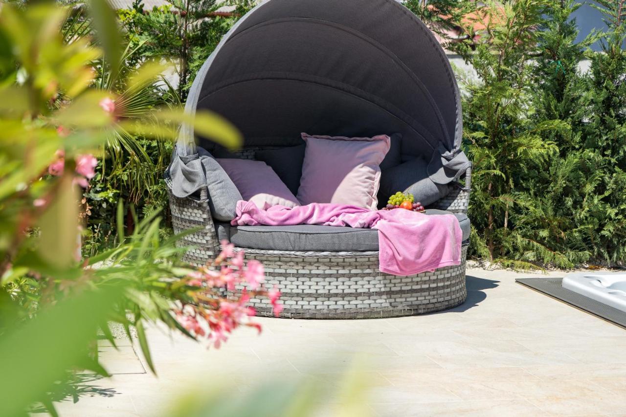 Villa Elena Deluxe Mit Whirlpool Und Beheiztem Pool Am Meer Und Wunderschoenen Blick Auf Die Brijuni Inseln Fažana Esterno foto