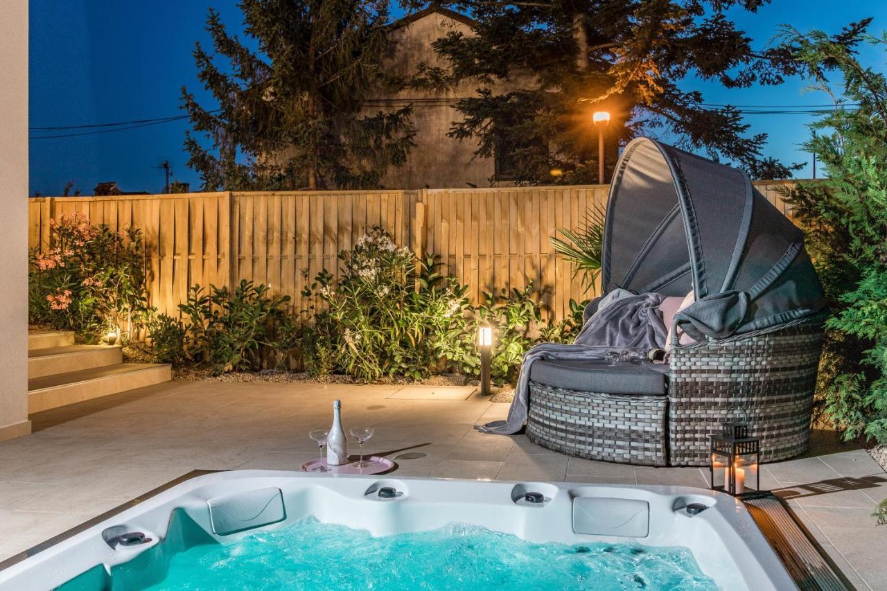 Villa Elena Deluxe Mit Whirlpool Und Beheiztem Pool Am Meer Und Wunderschoenen Blick Auf Die Brijuni Inseln Fažana Esterno foto