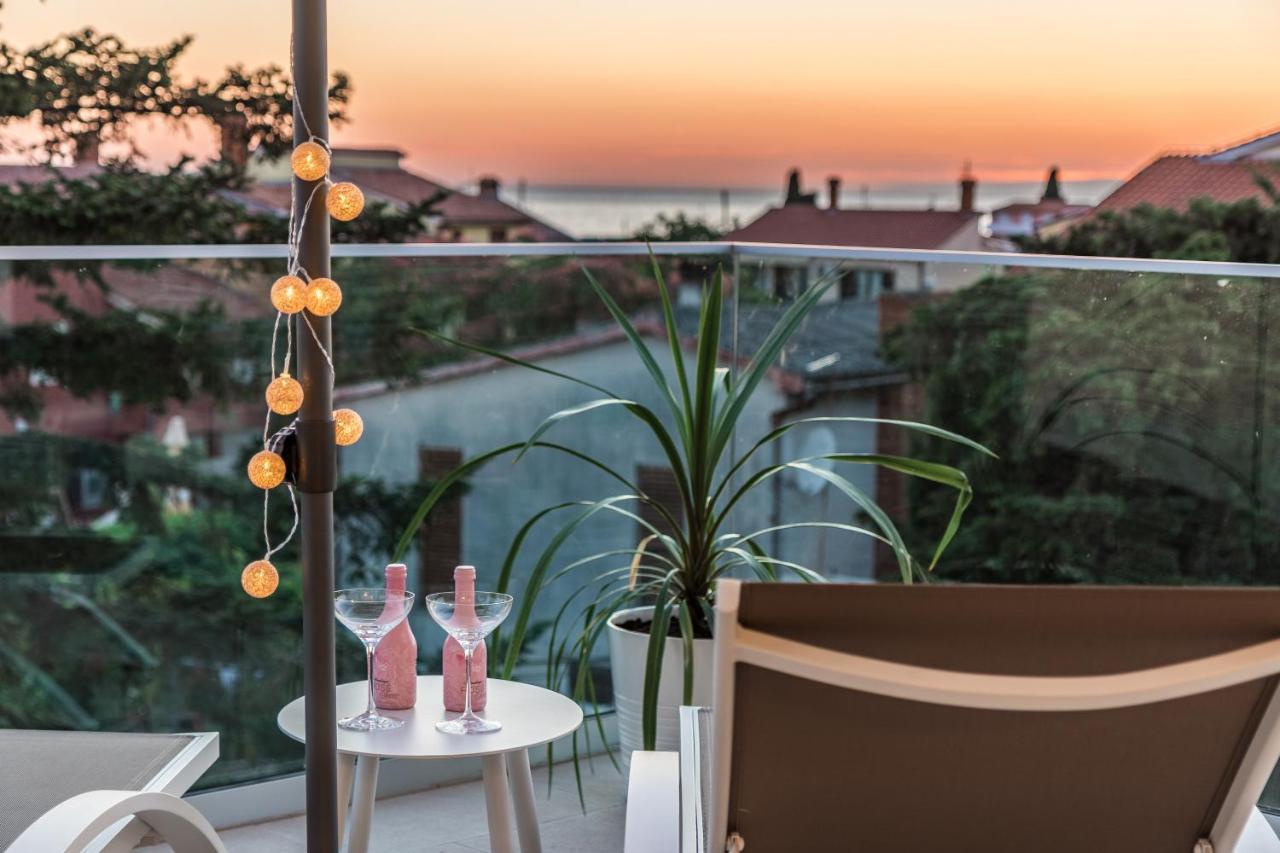 Villa Elena Deluxe Mit Whirlpool Und Beheiztem Pool Am Meer Und Wunderschoenen Blick Auf Die Brijuni Inseln Fažana Esterno foto