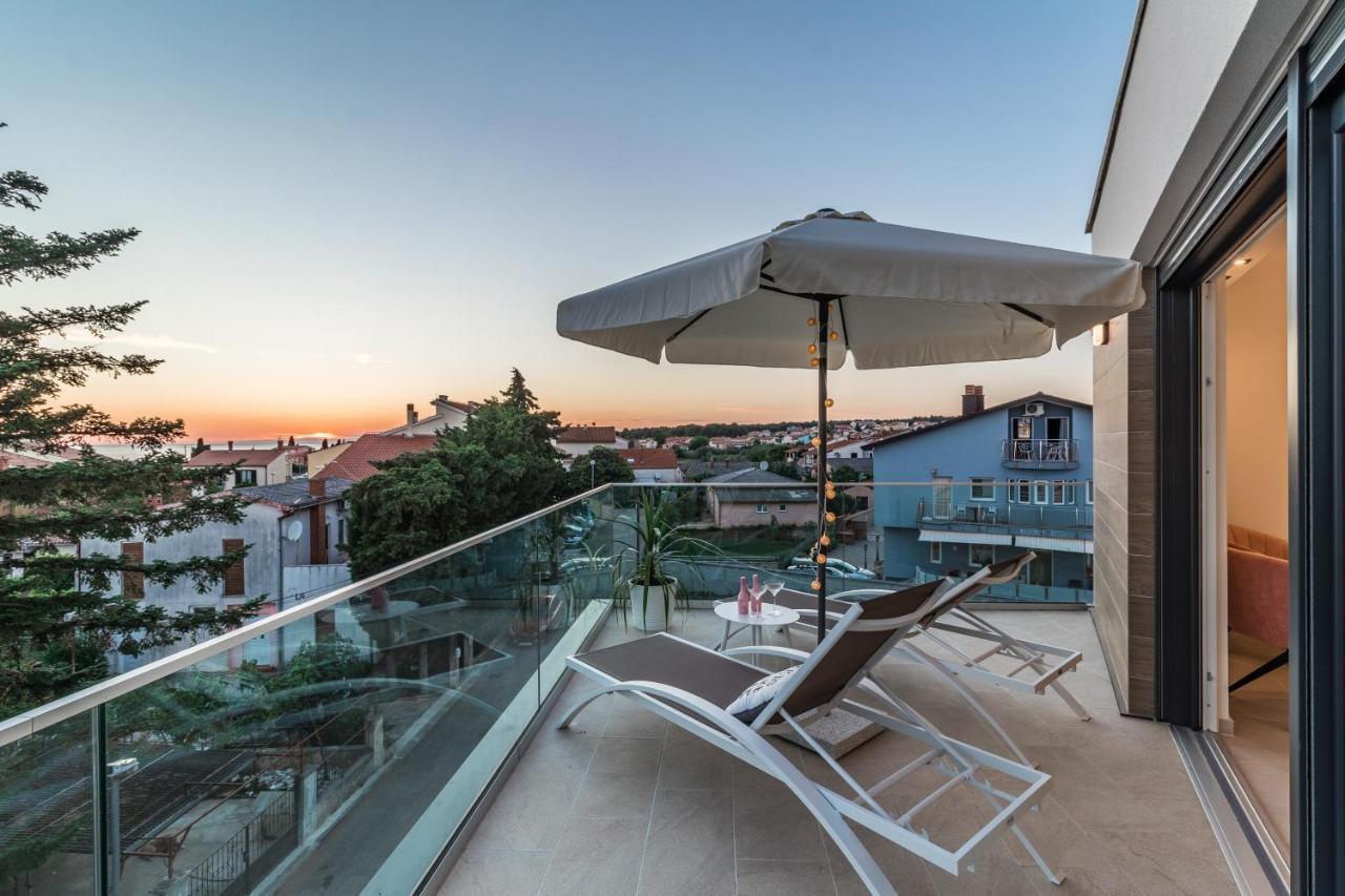 Villa Elena Deluxe Mit Whirlpool Und Beheiztem Pool Am Meer Und Wunderschoenen Blick Auf Die Brijuni Inseln Fažana Esterno foto