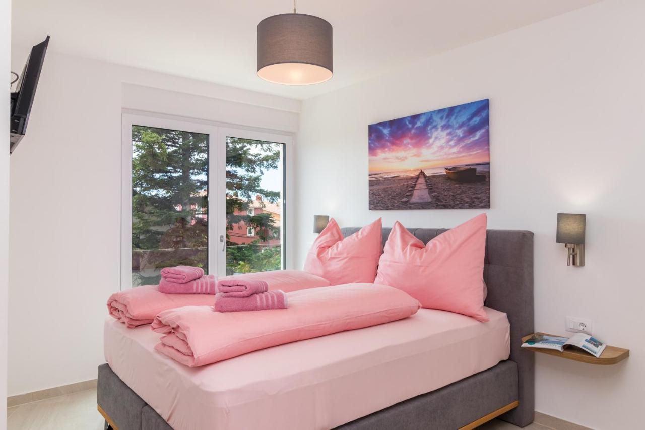 Villa Elena Deluxe Mit Whirlpool Und Beheiztem Pool Am Meer Und Wunderschoenen Blick Auf Die Brijuni Inseln Fažana Esterno foto