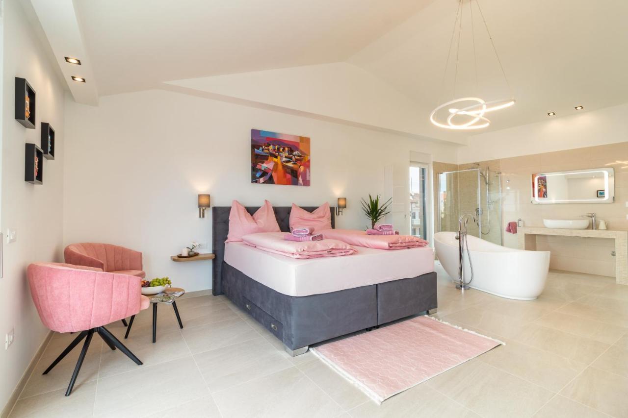 Villa Elena Deluxe Mit Whirlpool Und Beheiztem Pool Am Meer Und Wunderschoenen Blick Auf Die Brijuni Inseln Fažana Esterno foto