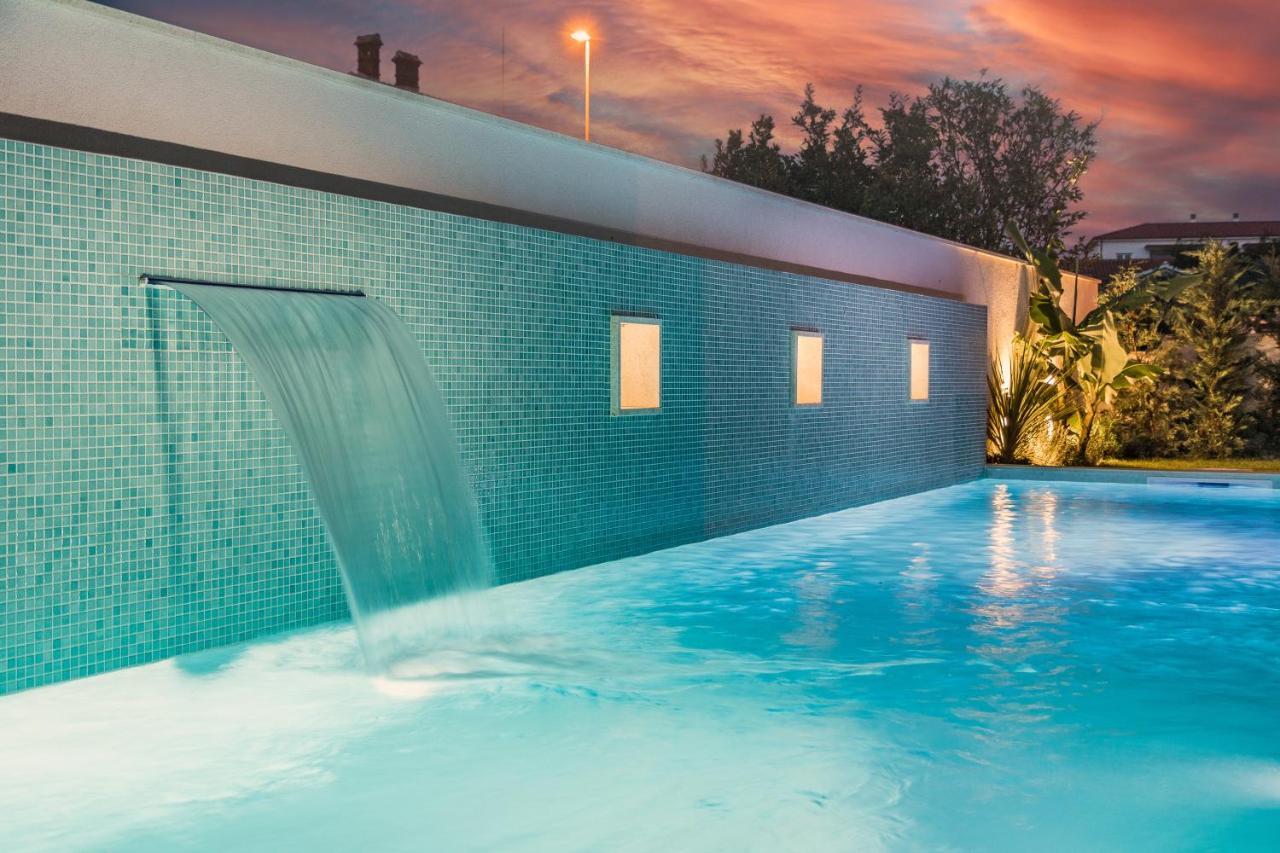 Villa Elena Deluxe Mit Whirlpool Und Beheiztem Pool Am Meer Und Wunderschoenen Blick Auf Die Brijuni Inseln Fažana Esterno foto