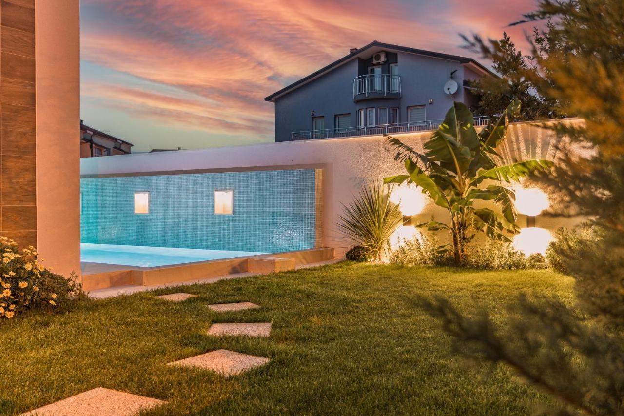 Villa Elena Deluxe Mit Whirlpool Und Beheiztem Pool Am Meer Und Wunderschoenen Blick Auf Die Brijuni Inseln Fažana Esterno foto