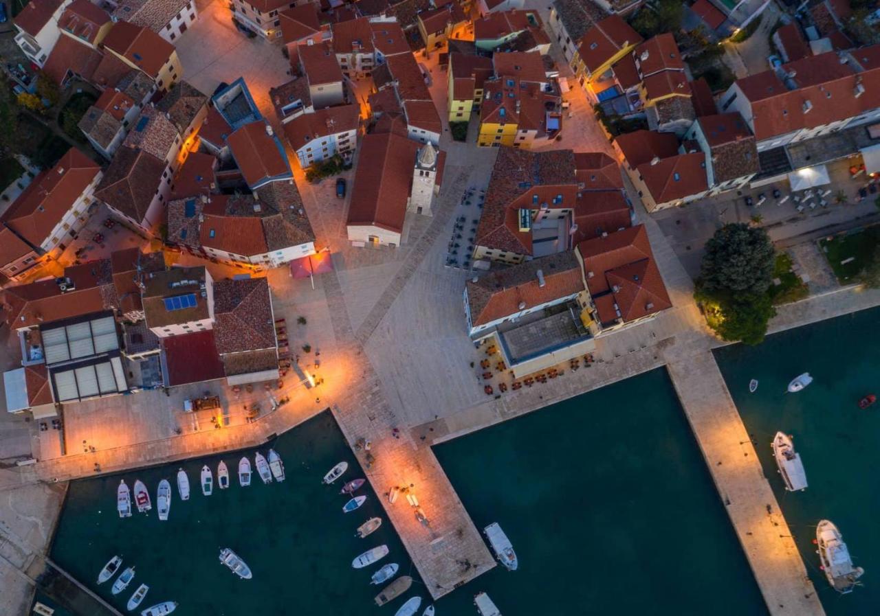 Villa Elena Deluxe Mit Whirlpool Und Beheiztem Pool Am Meer Und Wunderschoenen Blick Auf Die Brijuni Inseln Fažana Esterno foto