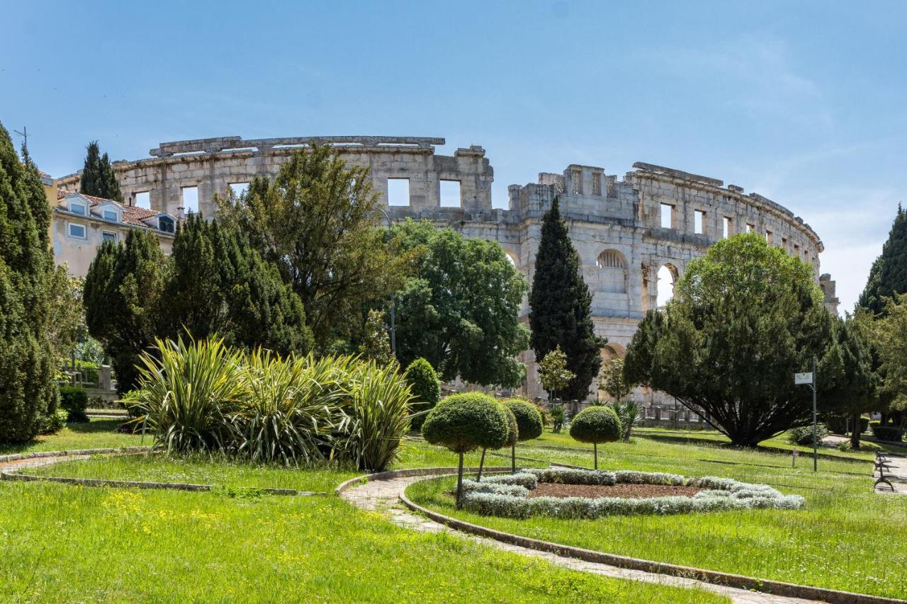 Villa Elena Deluxe Mit Whirlpool Und Beheiztem Pool Am Meer Und Wunderschoenen Blick Auf Die Brijuni Inseln Fažana Esterno foto
